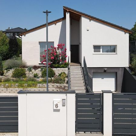 Apartmán White Column House Diosd Exteriér fotografie