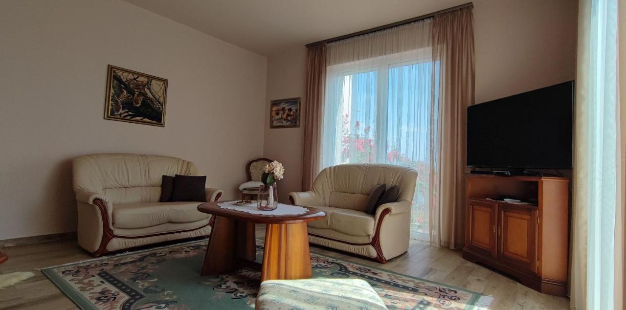 Apartmán White Column House Diosd Exteriér fotografie